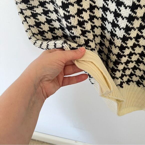 Double Zero Black Cream Houndstooth Pattern Oversized V-neck Vest - Picture 5 of 7